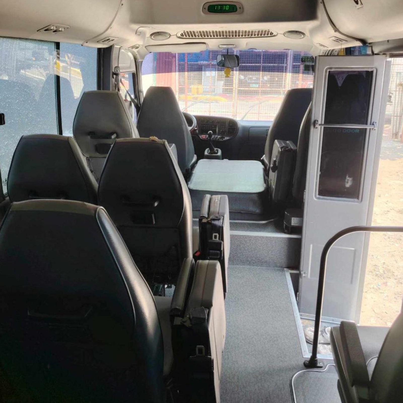 마닐라 전세 미니 버스 대절 (시내, 바탕가스, 수빅 등) - 21인승(최대 17인 탑승)